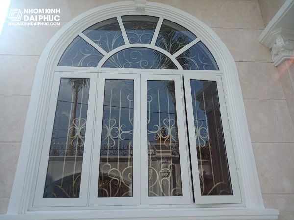 Cửa sổ 4 cánh uốn vòm nhôm Xingfa