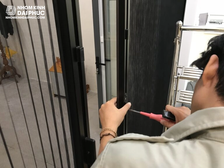 Lưới Polyester là bộ phận của cửa lưới chống côn trùng dùng để lắp cửa đi