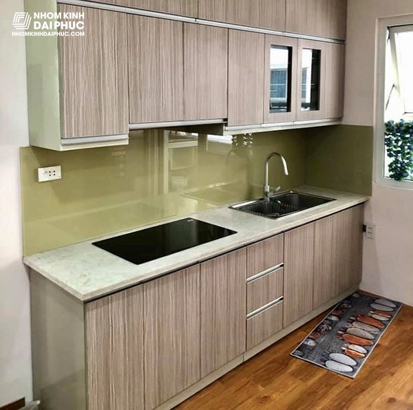 Mẫu kính ốp bếp vàng sữa