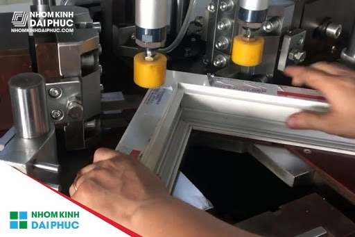 Máy ép góc ke cửa nhôm xingfa