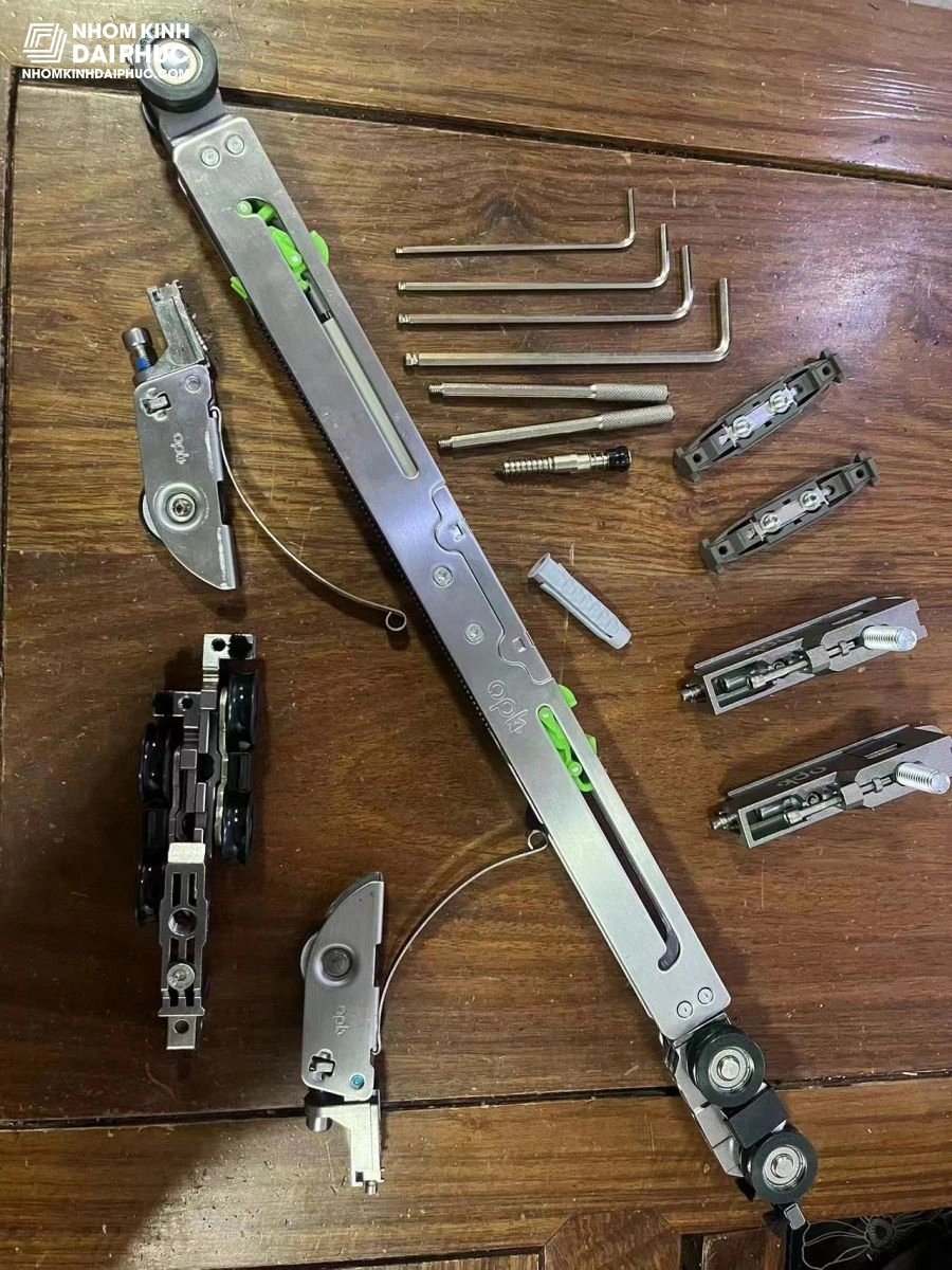 Phụ kiện đồng bộ cao cấp của cửa nhôm Slim