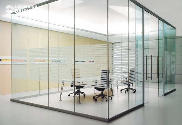 Vách kính văn phòng