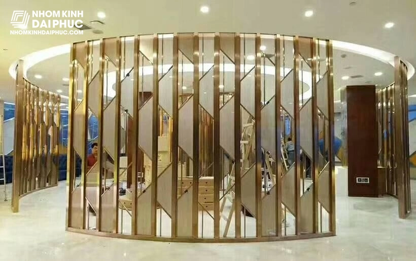 Vách Kính Khung Inox Sang Trọng