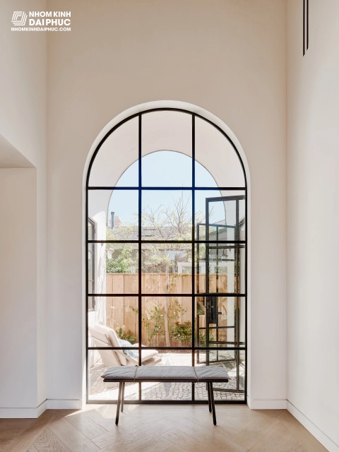 Vách kính Slim uốn vòm