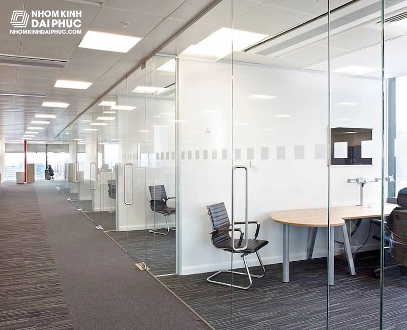 Vách Kính Cường Lực Kính 10ly