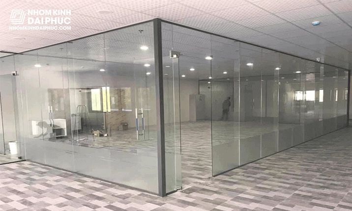 Vách kính cường lực văn phòng