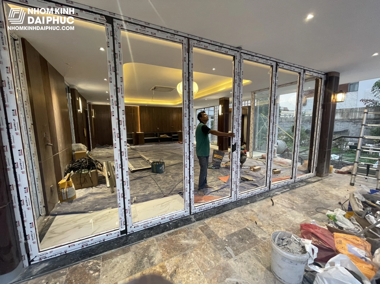 Cửa xếp trượt maxpro 6 cánh