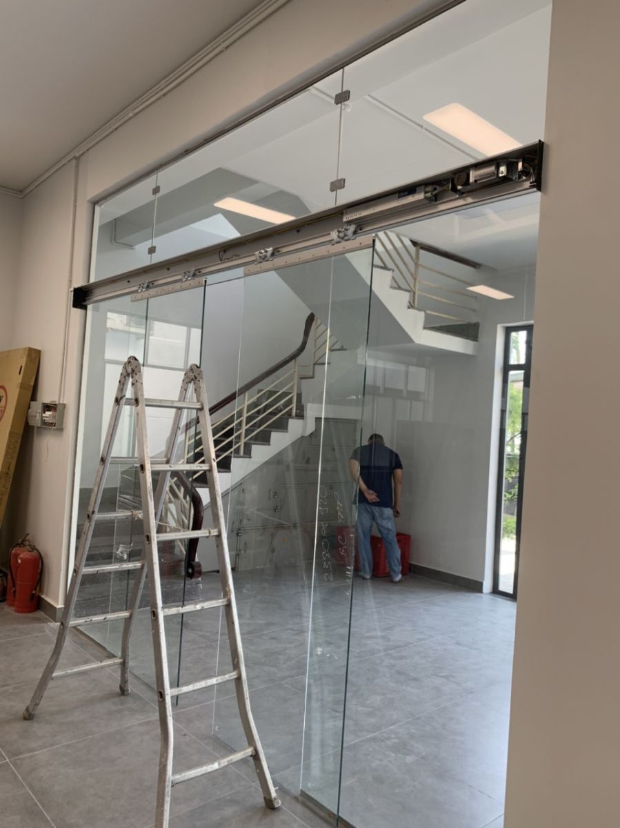 Cửa lùa tự động