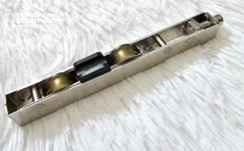 Bánh xe 2 bánh hổ phách Janus, dùng cho hệ lùa, size 15x24 nhôm rãnh C, mã BX-CS24