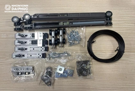 Bộ phụ kiện SLIM 2 + 0 (2 cánh lùa về 2 bên) Ray dưới. Thương hiệu OPK mã OPK-2T0F