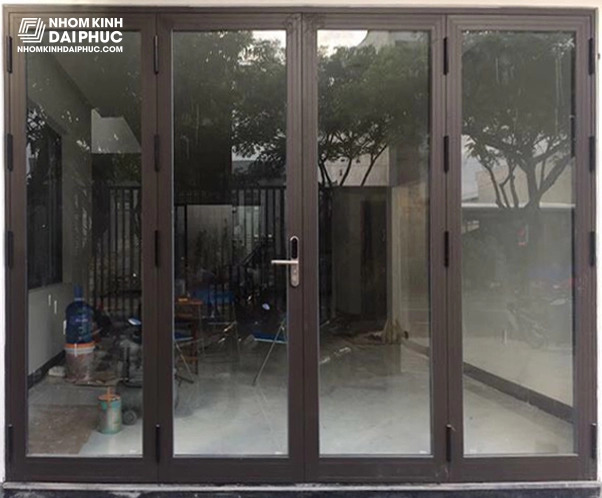 Cửa nhôm Xingfa 4 cánh mở quay màu cà phê