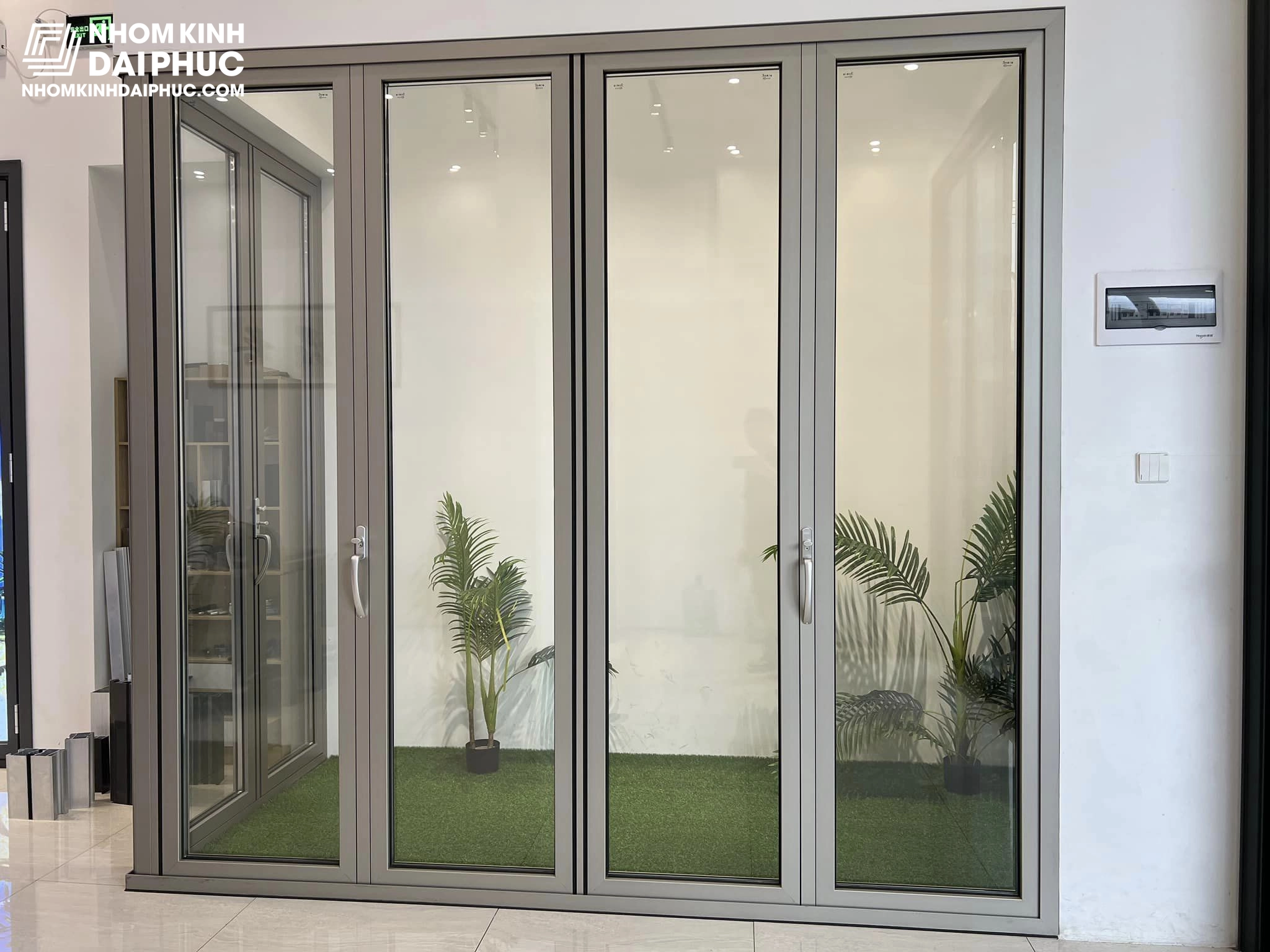 Cửa nhôm Kogen xếp gấp hệ 68 ẩn bản lề