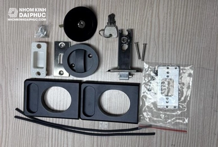 Khóa cửa lùa slim (1 đầu vặn 1 đầu chìa), mã OPK-KL