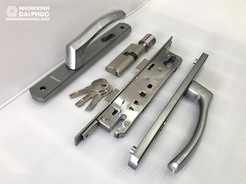 Khóa nguyên khối Janus cao cấp (tay cong lượn) mã KH-JN