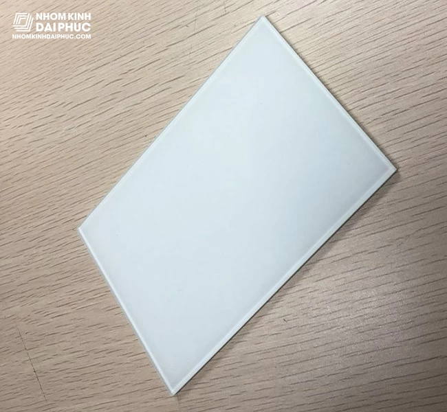 Kính dán an toàn 8.38 ly trắng sữa