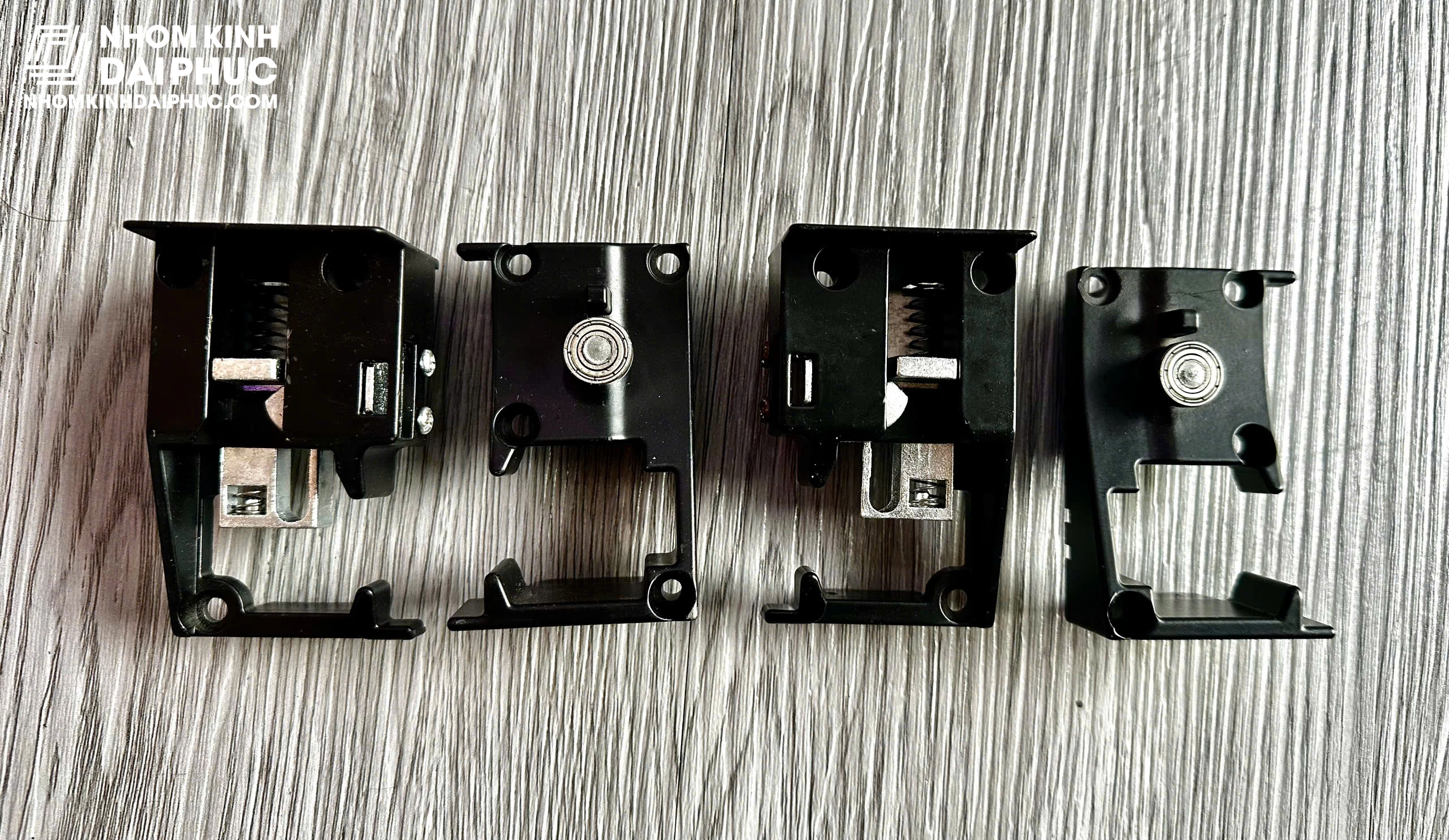 Phụ kiện cửa trượt quay. Bộ chuyển đổi từ mở sang trượt cửa trượt quay